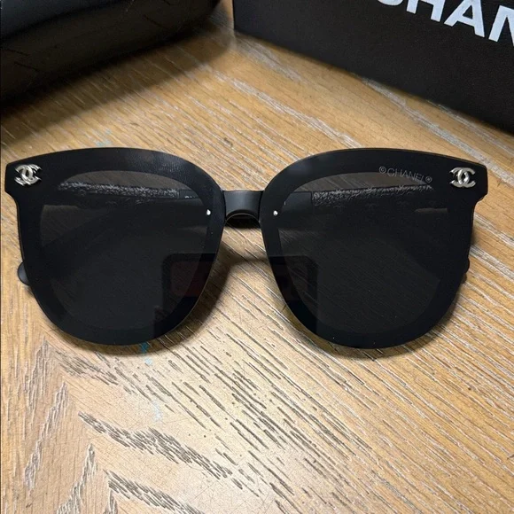 Chanel Black Monogram CC Oversized Square Sunglasses - Picture 1 of 8